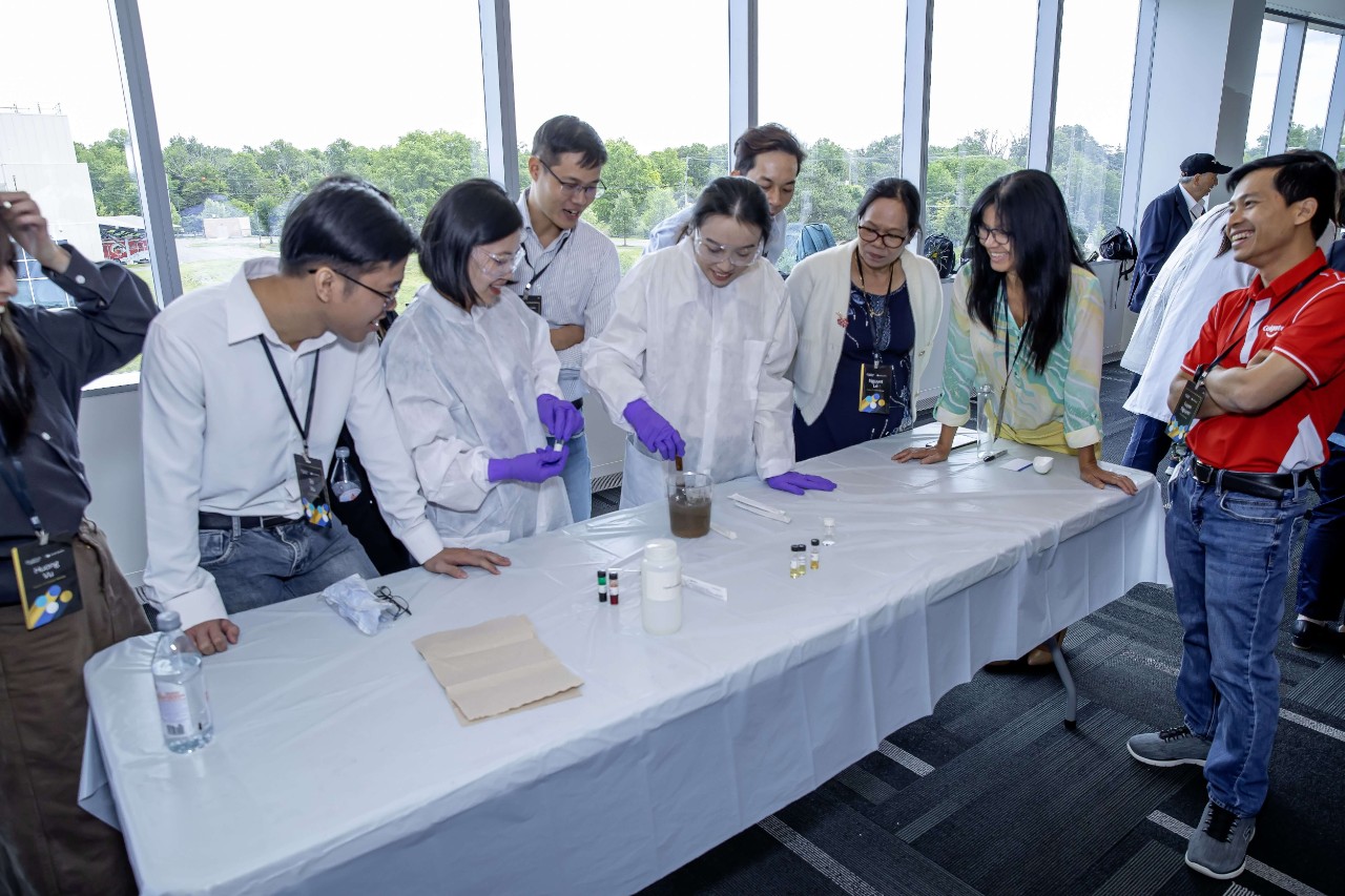 You Can Make a Difference Winners making their own bodysoap at the Global Technology Center